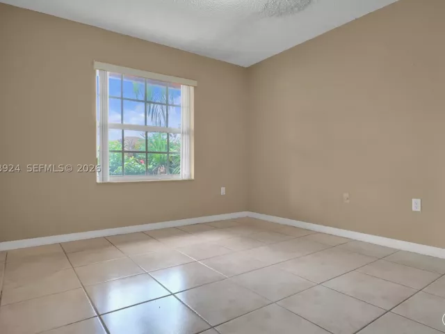 Продажа дома по адресу 901 NW 128th Pl - фото 9255052