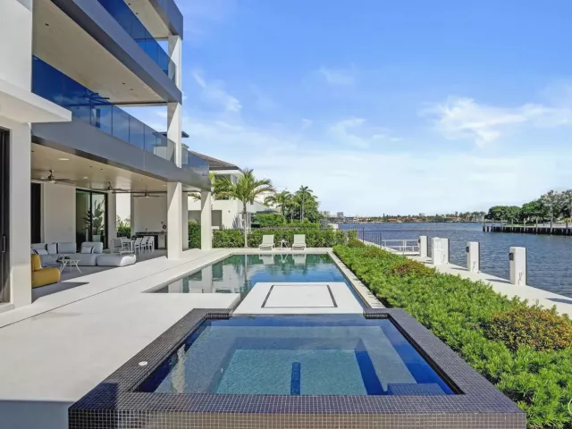 Продажа дома по адресу 23 ISLA BAHIA Drive - фото 9375315
