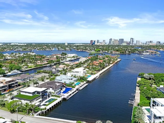 Продажа дома по адресу 23 ISLA BAHIA Drive - фото 9375319
