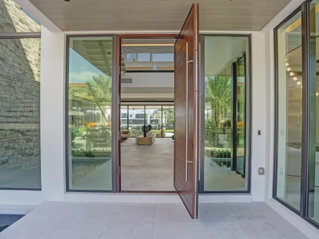 Продажа дома по адресу 23 ISLA BAHIA Drive - фото 9375321