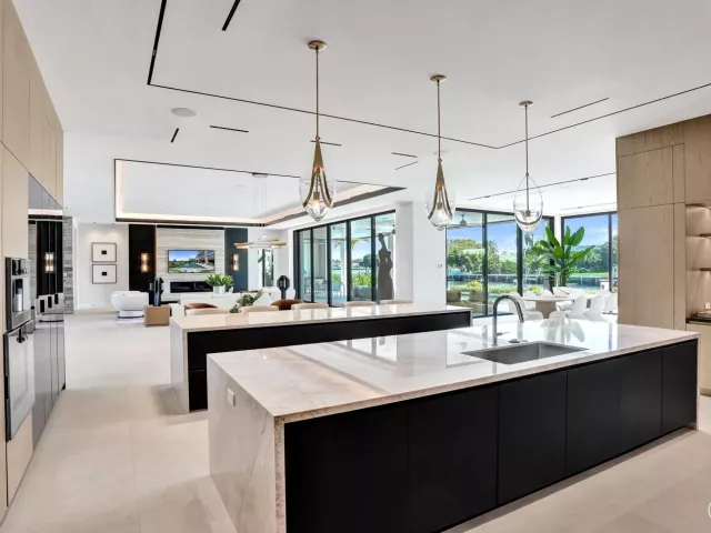 Продажа дома по адресу 23 ISLA BAHIA Drive - фото 9375336