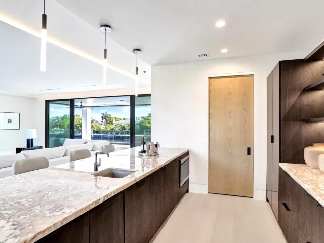 Продажа дома по адресу 23 ISLA BAHIA Drive - фото 9375346