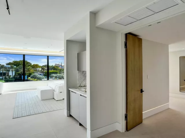 Продажа дома по адресу 23 ISLA BAHIA Drive - фото 9375351