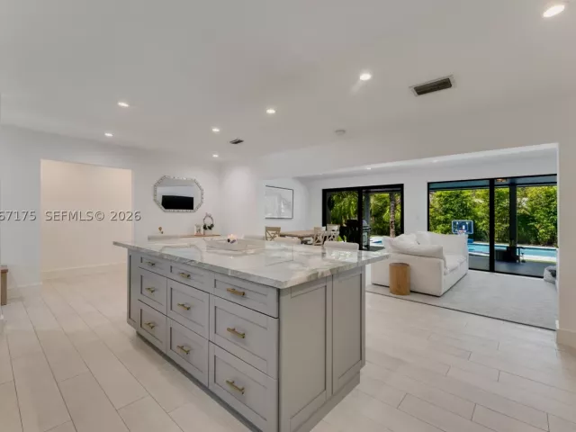Продажа дома по адресу 7790 SW 53rd Avenue - фото 9262302