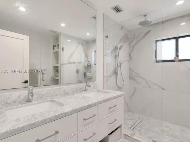 Продажа дома по адресу 7790 SW 53rd Avenue - фото 9262314
