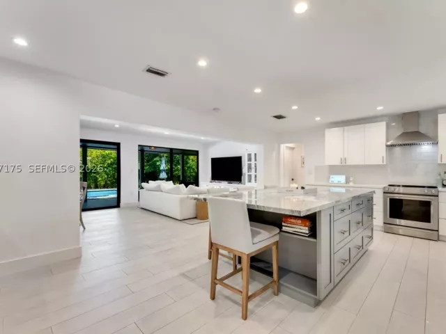Продажа дома по адресу 7790 SW 53rd Avenue - фото 9262299