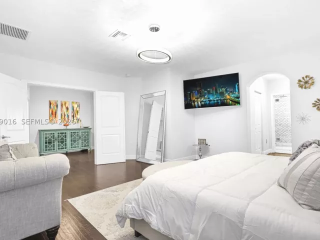 Продажа дома по адресу 2150 NW 16th Pl - фото 9259364