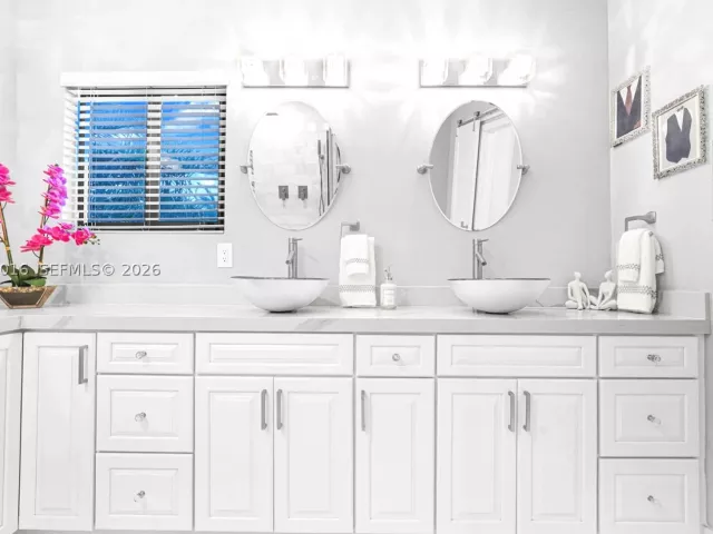 Продажа дома по адресу 2150 NW 16th Pl - фото 9259377
