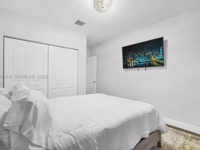 Продажа дома по адресу 2150 NW 16th Pl - фото 9259420
