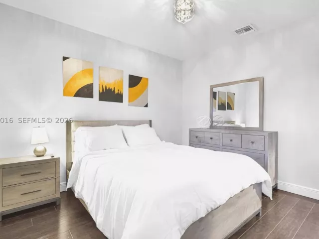 Продажа дома по адресу 2150 NW 16th Pl - фото 9259429