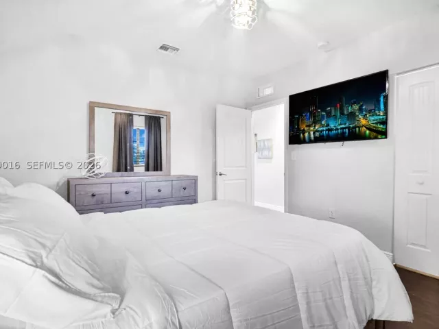 Продажа дома по адресу 2150 NW 16th Pl - фото 9259431