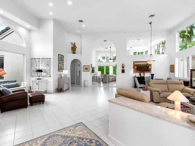 Продажа дома по адресу 6098 NW 24th Terrace - фото 9268225