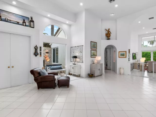 Продажа дома по адресу 6098 NW 24th Terrace - фото 9268226