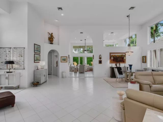 Продажа дома по адресу 6098 NW 24th Terrace - фото 9268227