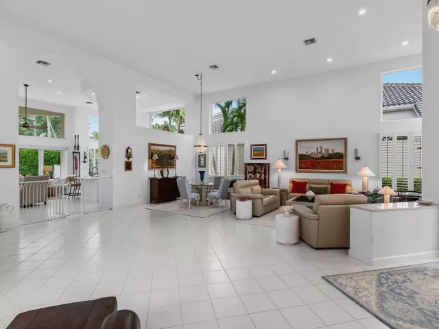 Продажа дома по адресу 6098 NW 24th Terrace - фото 9268228