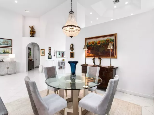 Продажа дома по адресу 6098 NW 24th Terrace - фото 9268235