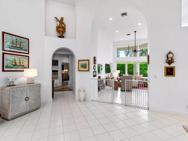 Продажа дома по адресу 6098 NW 24th Terrace - фото 9268237
