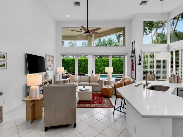 Продажа дома по адресу 6098 NW 24th Terrace - фото 9268239