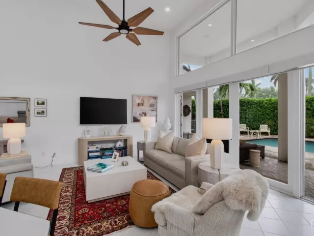 Продажа дома по адресу 6098 NW 24th Terrace - фото 9268242