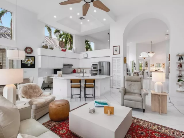 Продажа дома по адресу 6098 NW 24th Terrace - фото 9268246