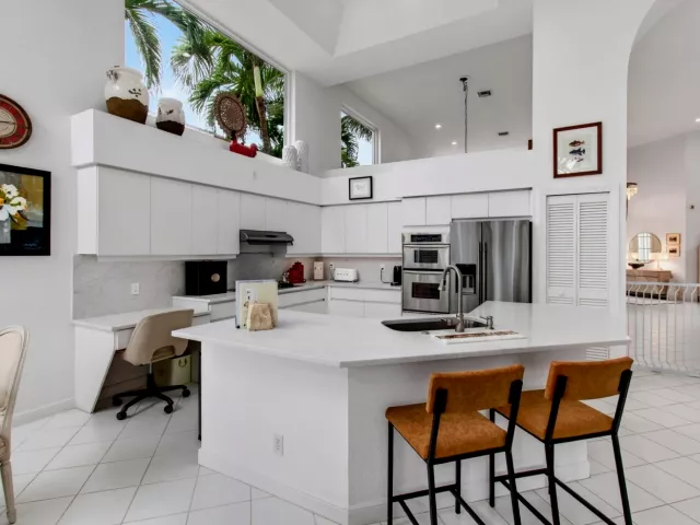 Продажа дома по адресу 6098 NW 24th Terrace - фото 9268254