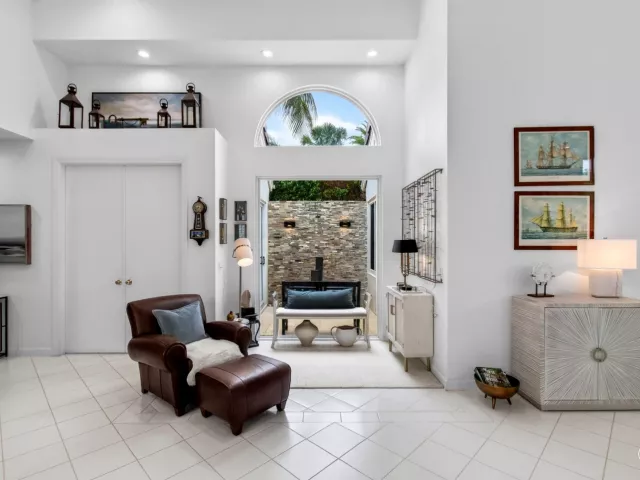 Продажа дома по адресу 6098 NW 24th Terrace - фото 9268276