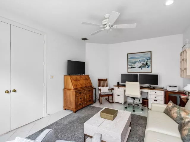 Продажа дома по адресу 6098 NW 24th Terrace - фото 9268278