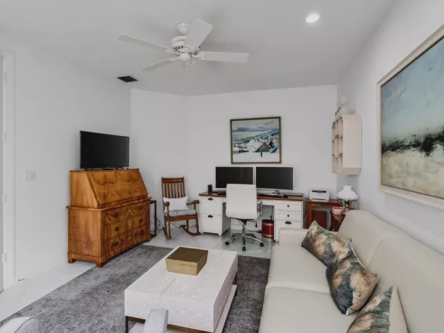 Продажа дома по адресу 6098 NW 24th Terrace - фото 9268282