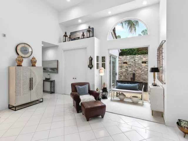 Продажа дома по адресу 6098 NW 24th Terrace - фото 9268291
