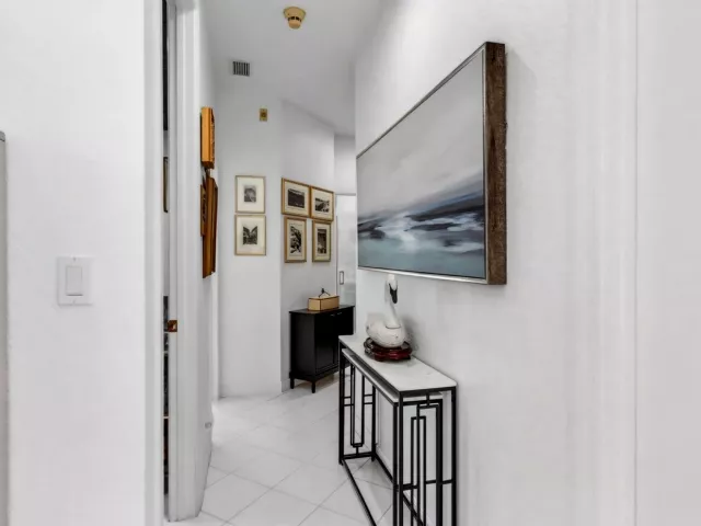 Продажа дома по адресу 6098 NW 24th Terrace - фото 9268293