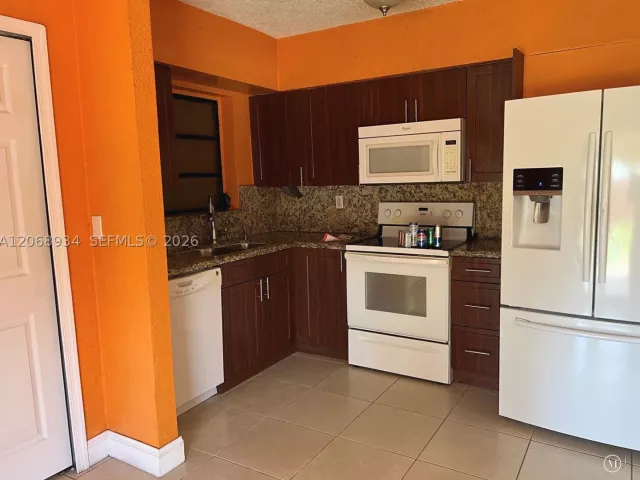 Продажа дома по адресу 12135 SW 182nd Ter - фото 9264042