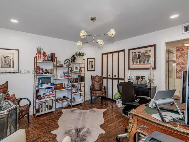 Продажа дома по адресу 806 Saint Andrews Rd 13 - фото 9368385