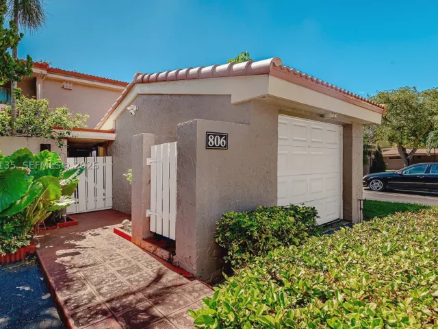 Продажа дома по адресу 806 Saint Andrews Rd 13 - фото 9368408
