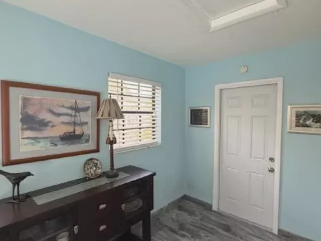 Продажа дома по адресу 2050 NE 59TH - фото 9263594
