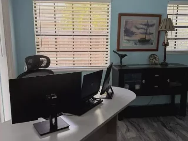 Продажа дома по адресу 2050 NE 59TH - фото 9263596
