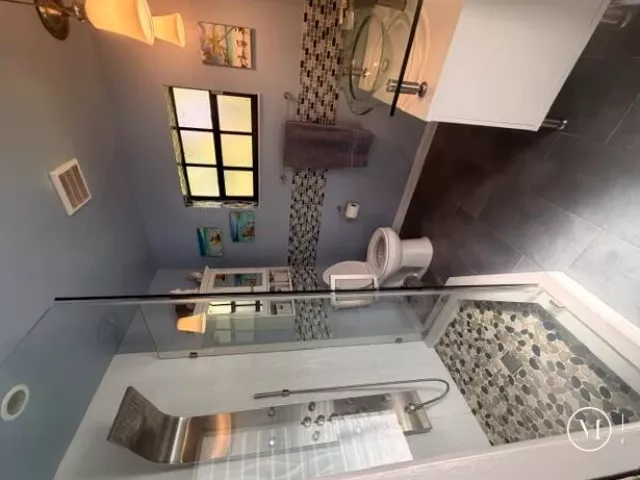 Продажа дома по адресу 2050 NE 59TH - фото 9263607