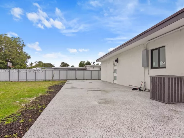 Продажа дома по адресу 1910 NW 134th St - фото 9264139