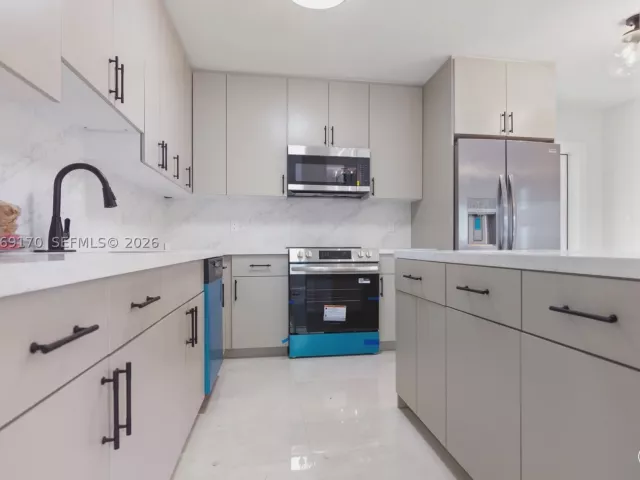 Продажа дома по адресу 1910 NW 134th St - фото 9264126