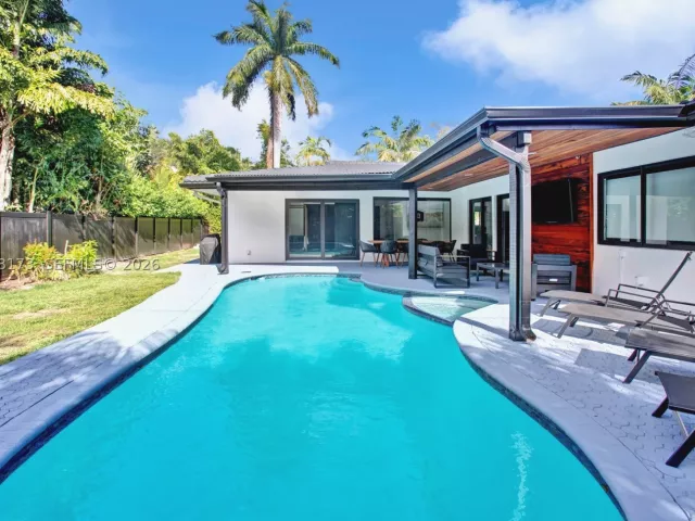 Продажа дома по адресу 2457 NE 27th Ter - фото 9279790