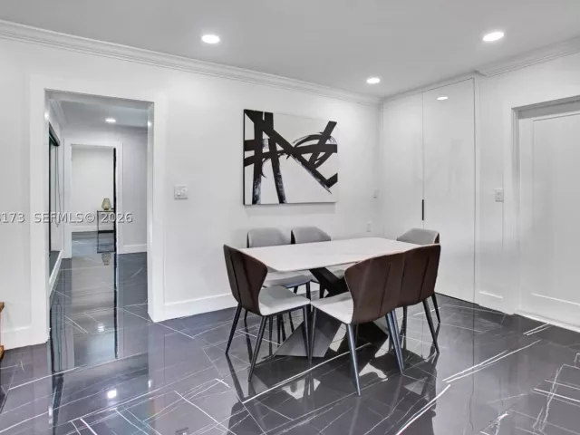 Продажа дома по адресу 2457 NE 27th Ter - фото 9279793