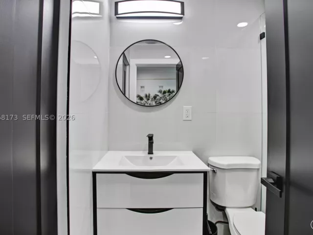 Продажа дома по адресу 2457 NE 27th Ter - фото 9279797