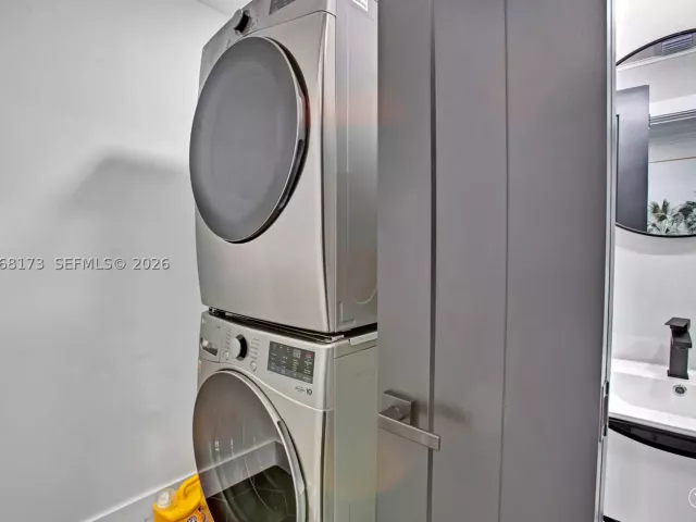 Продажа дома по адресу 2457 NE 27th Ter - фото 9279798