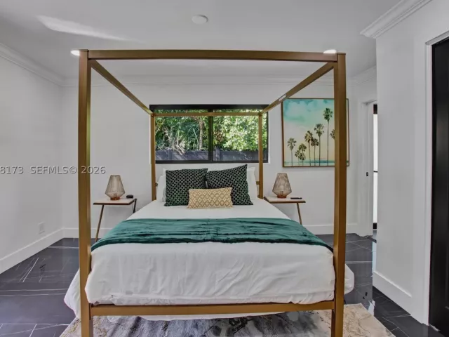 Продажа дома по адресу 2457 NE 27th Ter - фото 9279801