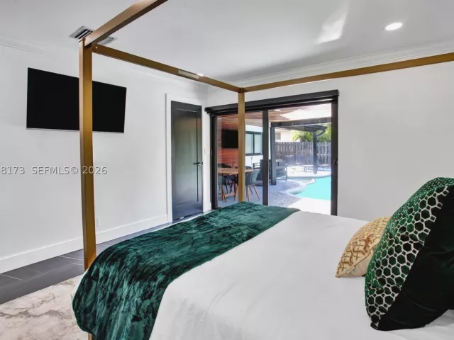Продажа дома по адресу 2457 NE 27th Ter - фото 9279802
