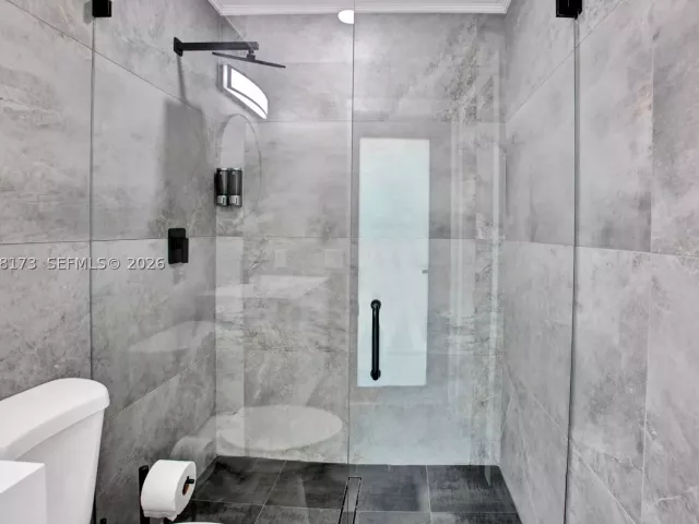 Продажа дома по адресу 2457 NE 27th Ter - фото 9279804