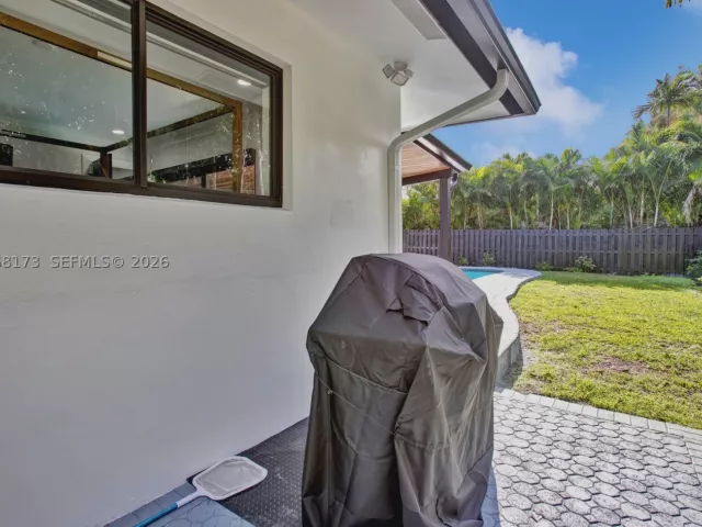 Продажа дома по адресу 2457 NE 27th Ter - фото 9279815