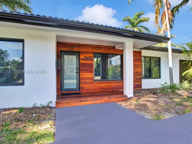 Продажа дома по адресу 2457 NE 27th Ter - фото 9279818