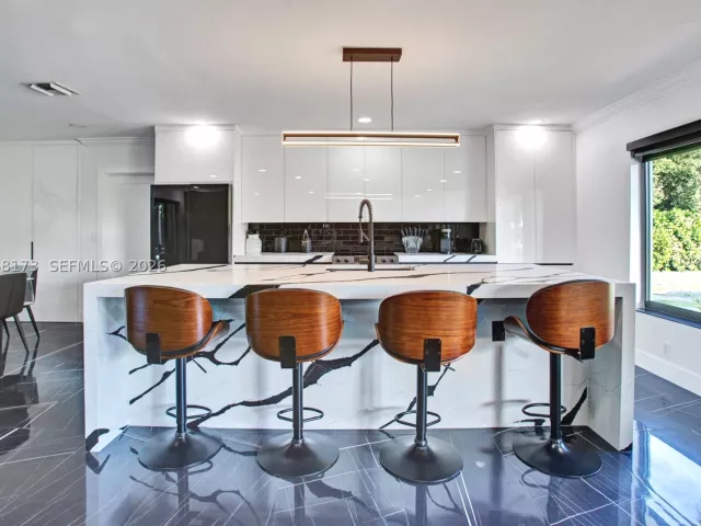 Продажа дома по адресу 2457 NE 27th Ter - фото 9279784