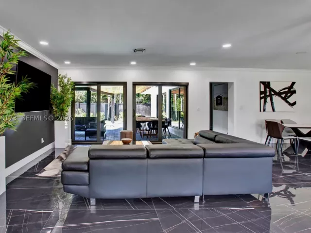 Продажа дома по адресу 2457 NE 27th Ter - фото 9279828