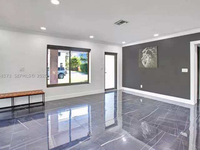 Продажа дома по адресу 2457 NE 27th Ter - фото 9279829